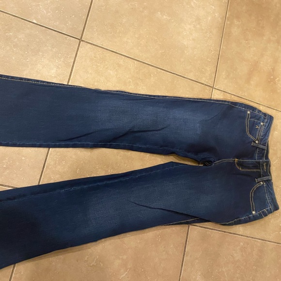 Women’s Aura Wranglers. 2 average - Picture 2 of 6